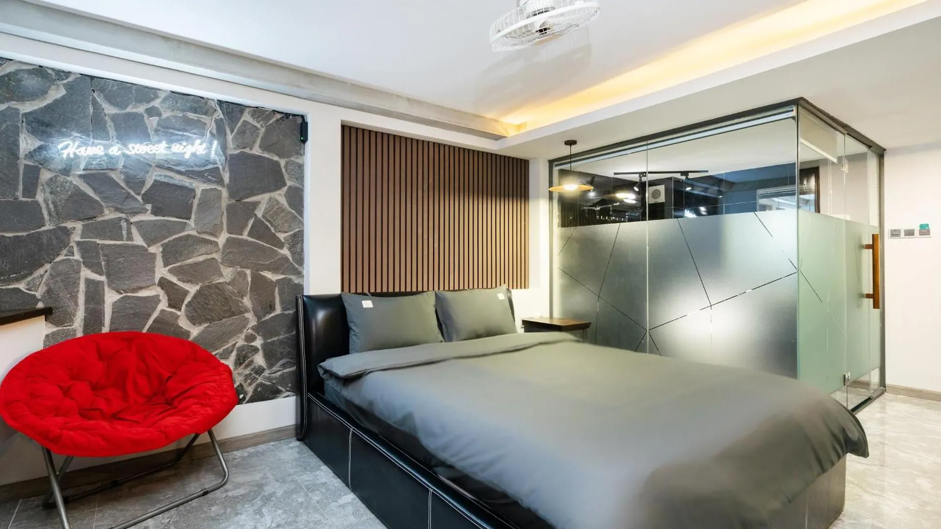 Tago Boutique - Free Airport Pick Up Hotel Ho Chi Minh City 3*,